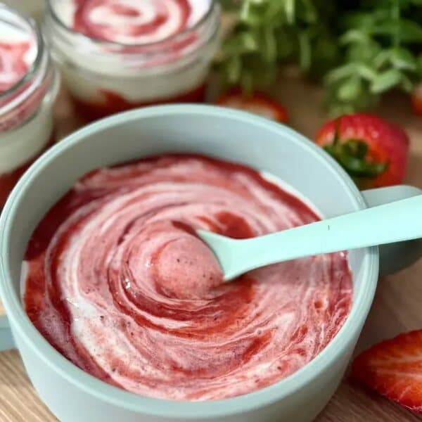 Hemgjord jordgubbsyoghurt